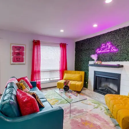 Chic Retreat, River Views And Vip Vibes