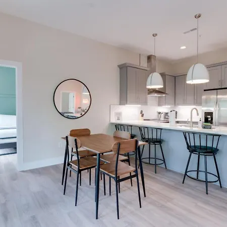 Apartment Prime West End 2br W, Sauna And Balcony Near Vandy!