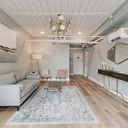 Apartment Prime West End 2br W, Sauna And Balcony Near Vandy! Nashville