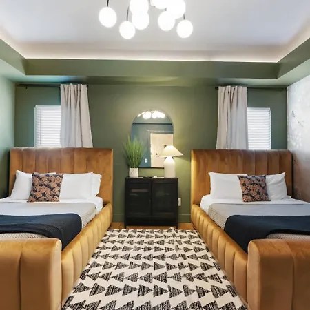 Modern Townhouse Near Vandy And Parthenon Holiday home Nashville