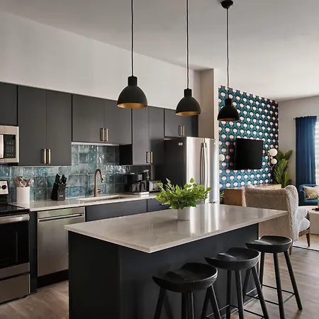 Modern Music Row With King & Queen Bedrooms + Private Balcony Pool & Fitness Center Walk To Rca B & Local Dining Under 2 Miles To Broadway Garage Parking Elevator Access 24 Hr Hospitality