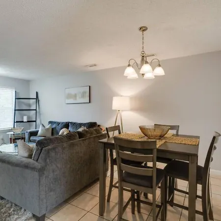 Prime Location With Balcony Near Broadway And Golf *