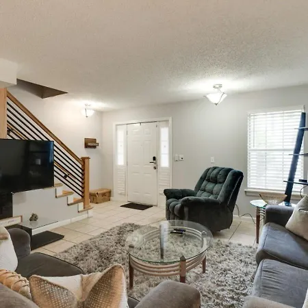 Prime Location With Balcony Near Broadway And Golf Apartment