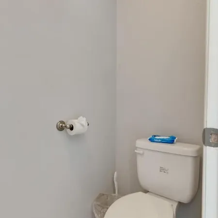 Prime Location With Balcony Near Broadway And Golf