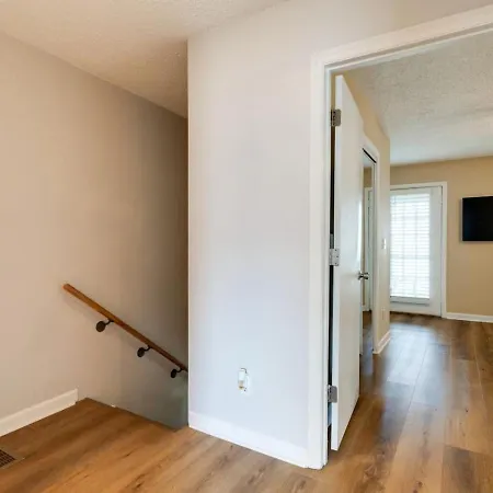 Prime Location With Balcony Near Broadway And Golf Apartment Nashville