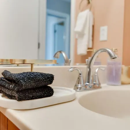 Apartment Prime Location With Balcony Near Broadway And Golf Nashville