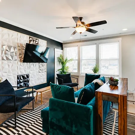Nations Sky Retreat 2br Private Rooftop Views Apartment *