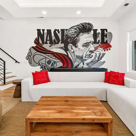 Holiday home Stylish Multi-level Retreat Rooftop & Pool Table Nashville
