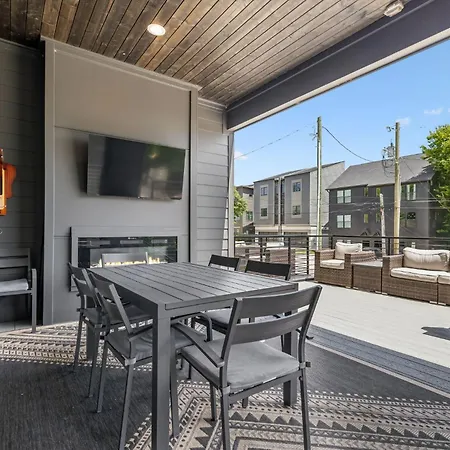 Holiday home Stylish Multi-level Retreat Rooftop & Pool Table Nashville