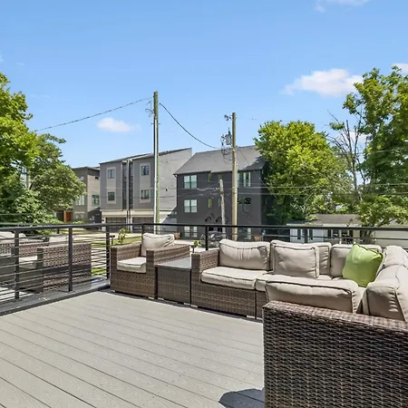 Holiday home Stylish Multi-level Retreat Rooftop & Pool Table Nashville
