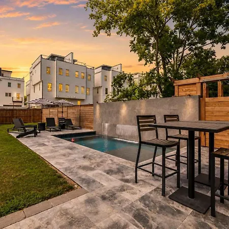 Stylish Multi-level Retreat Rooftop & Pool Table