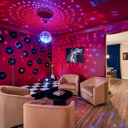 Funtastic 4 Bdr In The Nations Holiday home Nashville