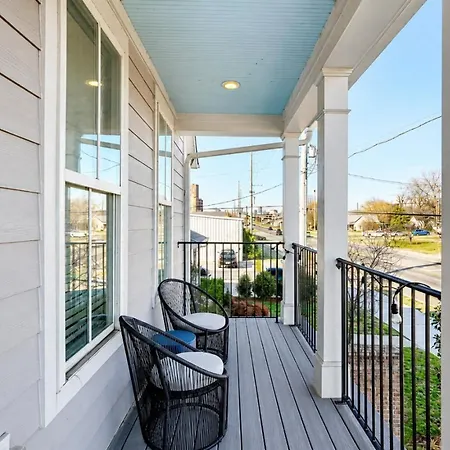 Funtastic 4 Bdr In The Nations Holiday home Nashville