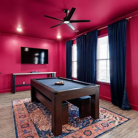 Funtastic 4 Bdr In The Nations Holiday home Nashville
