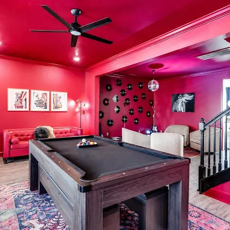 Holiday home Funtastic 4 Bdr In The Nations