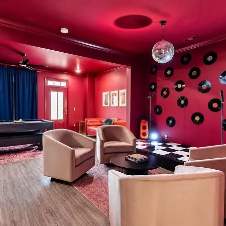 Funtastic 4 Bdr In The Nations Holiday home Nashville