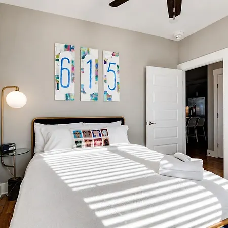 Nations Sky Retreat 2br Private Rooftop Views *