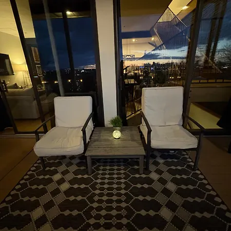 A Spacious With Amazing Views And Elevated Outdoor Spaces Nashville