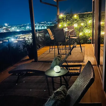 A Spacious With Amazing Views And Elevated Outdoor Spaces Holiday home *