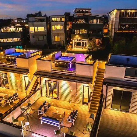 Taylor Swift Inspired Hot Tub Rooftop Deck Views Holiday home *