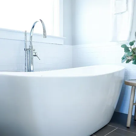 Holiday home Luxe Pool Hot Tub & Game Downtown *