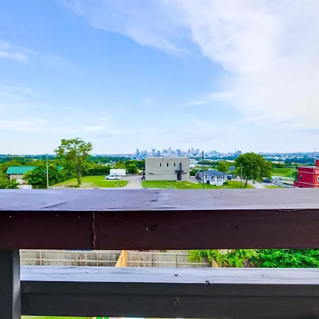 Luxe Pool Hot Tub & Game Downtown Nashville