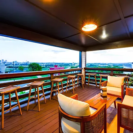Holiday home Luxe Pool Hot Tub & Game Downtown