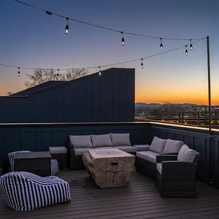 Holiday home Twin Homes Rooftop Deck Hot Tub Outdoor Kitchen
