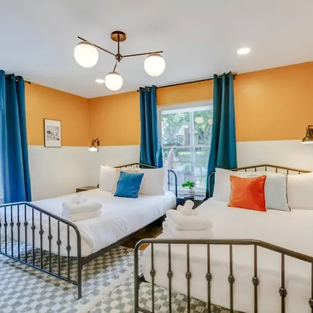 Nashoasis 10 Min To Dt, Gameroom, Huge Yard