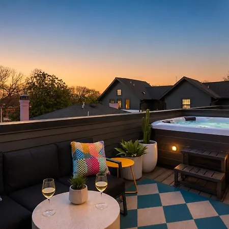 Holiday home Giddy Up Rooftop Hot Tub, 4 King Suites, Near Dt Nashville