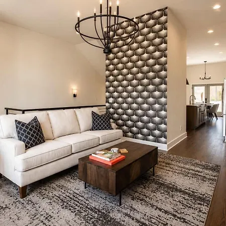 Stylish West End With Rooftop & Patio Holiday home