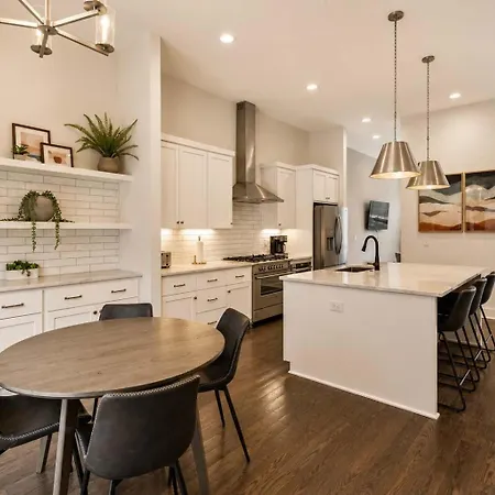 Holiday home Modern West End Oasis Rooftop Views Nashville
