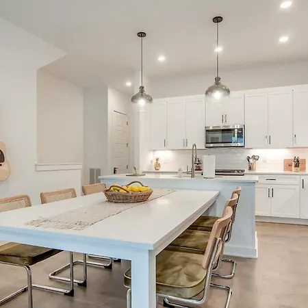 Holiday home Aloha By Local Nashville