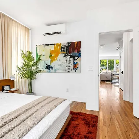 Townhouse With Rooftop & Modern Comfort Holiday home *