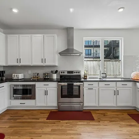 Townhouse With Rooftop & Modern Comfort Holiday home Nashville