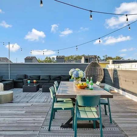 Holiday home Rooftop Deck 2 Car Garage Near Downtown