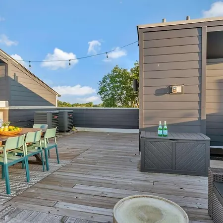 Holiday home Rooftop Deck 2 Car Garage Near Downtown *