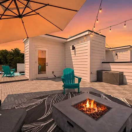 Townhouse With Rooftop & Modern Comfort Holiday home