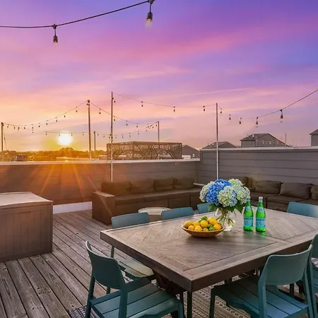 Rooftop Deck 2 Car Garage Near Downtown