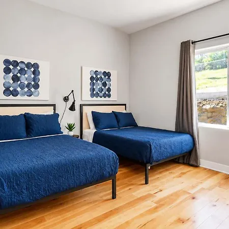 2 Homes Hot Tubs Sleeps Up To 24 Nashville
