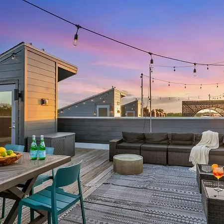 Holiday home Rooftop Deck 2 Car Garage Near Downtown *
