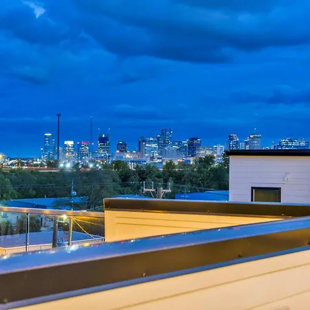 Double Rooftop Decks Hot Tub Karaoke Holiday home *