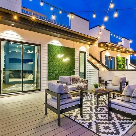Double Rooftop Decks Hot Tub Karaoke *