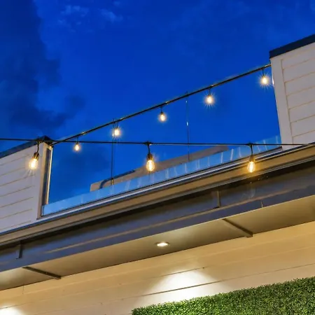Double Rooftop Decks Hot Tub Karaoke Holiday home
