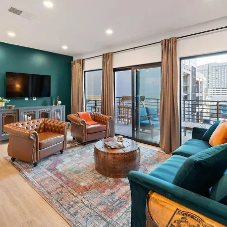 Holiday home Walk To Downtown Nash From The Speakeasy Pool, Gym, Parking And More, Amazing Location Nashville