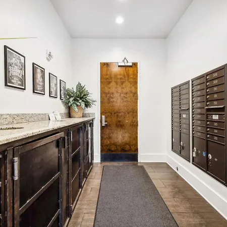 Holiday home Legends Loft Modern Near Vandy On West End