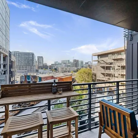 Walk To Downtown Nash From The Speakeasy Pool, Gym, Parking And More, Amazing Location Holiday home *