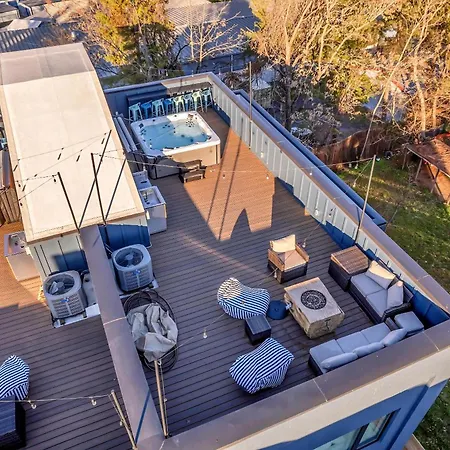 Twin Homes Rooftop Deck Hot Tub Outdoor Kitchen Holiday home