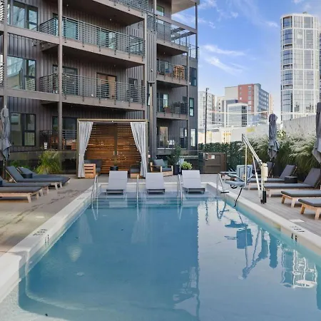 Walk To Downtown Nash From The Speakeasy Pool, Gym, Parking And More, Amazing Location Holiday home