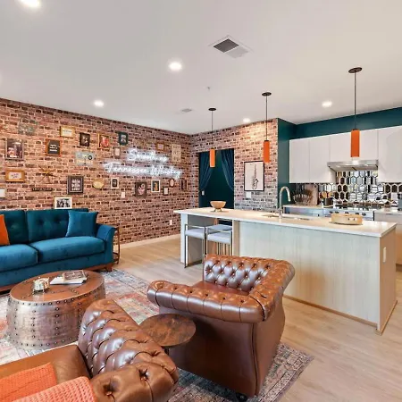 Holiday home Walk To Downtown Nash From The Speakeasy Pool, Gym, Parking And More, Amazing Location *